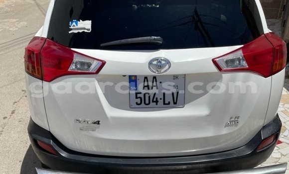 Dieundeu Occasion Toyota RAV4 White Auto in Dakar in Dakar Dieundeu Occasion Toyota RAV4 White Auto in Dakar in Dakar