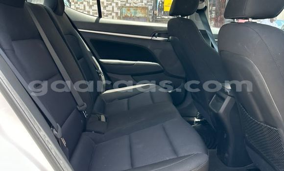 Acheter Import Voiture Hyundai Elantra Blanc à Dakar, Dakar Acheter Import Voiture Hyundai Elantra Blanc à Dakar, Dakar