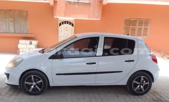 Acheter Occasion Voiture Renault Clio Blanc à Dakar, Dakar Acheter Occasion Voiture Renault Clio Blanc à Dakar, Dakar