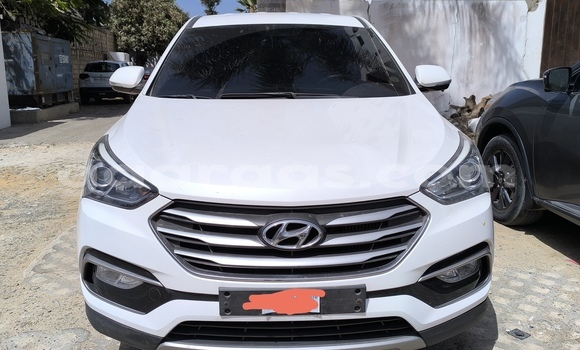 Buy Used Hyundai Santa Fe White Car in Dakar in Dakar