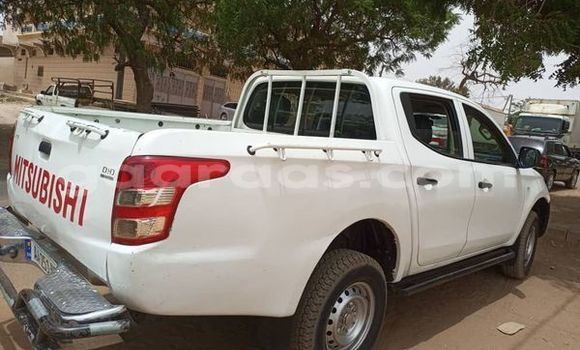 Dieundeu Occasion Mitsubishi L200 White Auto in Dakar in Dakar Dieundeu Occasion Mitsubishi L200 White Auto in Dakar in Dakar