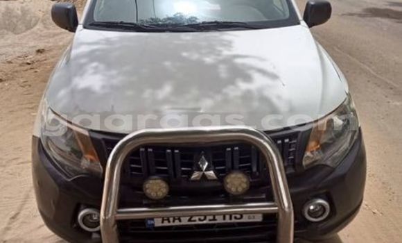 Dieundeu Occasion Mitsubishi L200 White Auto in Dakar in Dakar Dieundeu Occasion Mitsubishi L200 White Auto in Dakar in Dakar