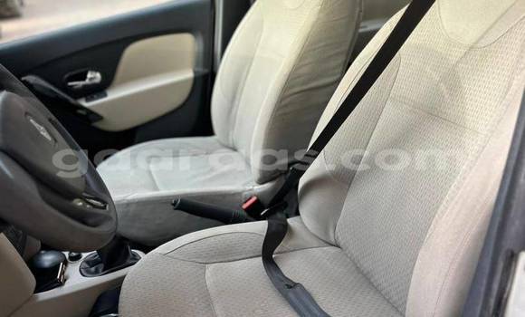 Dieundeu Occasion Renault Symbol White Auto in Dakar in Dakar Dieundeu Occasion Renault Symbol White Auto in Dakar in Dakar