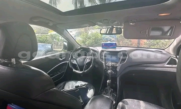 Acheter Occasion Voiture Hyundai Entourage Blanc à Dakar, Dakar