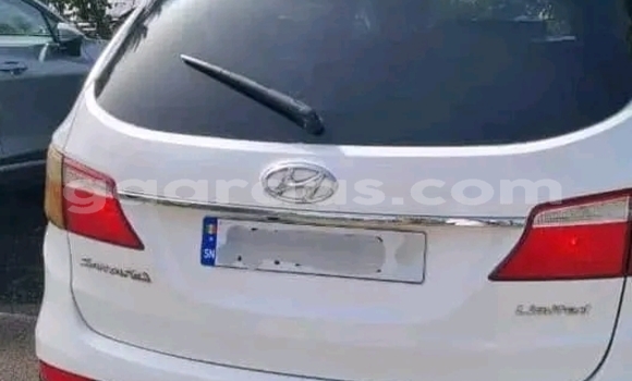 Acheter Occasion Voiture Hyundai Entourage Blanc à Dakar, Dakar Acheter Occasion Voiture Hyundai Entourage Blanc à Dakar, Dakar