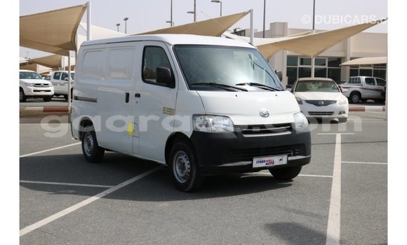 Acheter Import Voiture Daihatsu Sirion Blanc à Import - Dubai, Dakar