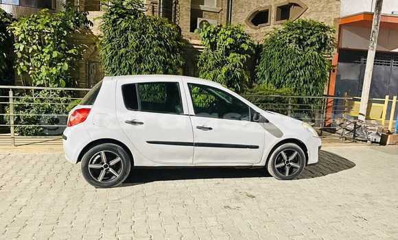 Acheter Occasion Voiture Renault Clio Blanc à Dakar, Dakar Acheter Occasion Voiture Renault Clio Blanc à Dakar, Dakar