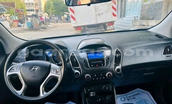 Buy Used Hyundai Tucson White Car in Dakar in Dakar Buy Used Hyundai Tucson White Car in Dakar in Dakar