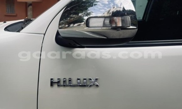 Buy Used Toyota Hilux White Car in Dakar in Dakar Buy Used Toyota Hilux White Car in Dakar in Dakar