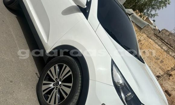 Buy Used Kia Sportage White Car in Dakar in Dakar Buy Used Kia Sportage White Car in Dakar in Dakar