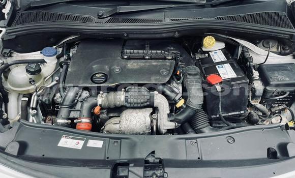 Acheter Import Voiture Peugeot 2008 Blanc à Dakar, Dakar Acheter Import Voiture Peugeot 2008 Blanc à Dakar, Dakar