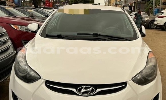 Dieundeu Occasion Hyundai Elantra White Auto in Dakar in Dakar