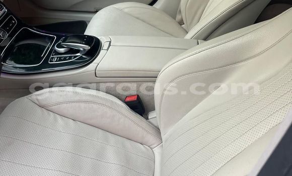 Acheter Occasion Voiture Mercedes‒Benz E–Class Gris à Dakar, Dakar Acheter Occasion Voiture Mercedes‒Benz E–Class Gris à Dakar, Dakar