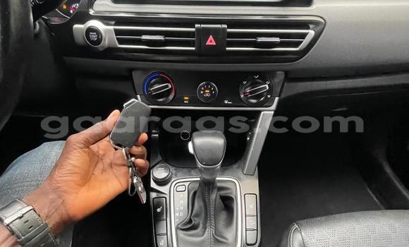 Buy Used Kia Sedona White Car in Dakar in Dakar Buy Used Kia Sedona White Car in Dakar in Dakar