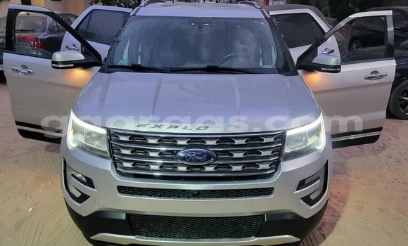 Buy Used Ford Explorer Silver Car in Dakar in Dakar