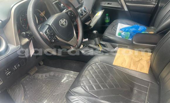 Dieundeu Occasion Toyota RAV4 White Auto in Dakar in Dakar Dieundeu Occasion Toyota RAV4 White Auto in Dakar in Dakar