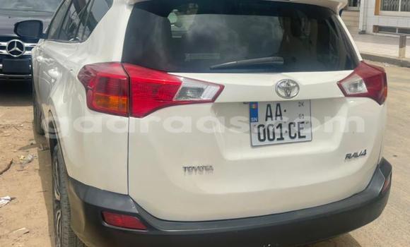 Dieundeu Occasion Toyota RAV4 White Auto in Dakar in Dakar Dieundeu Occasion Toyota RAV4 White Auto in Dakar in Dakar