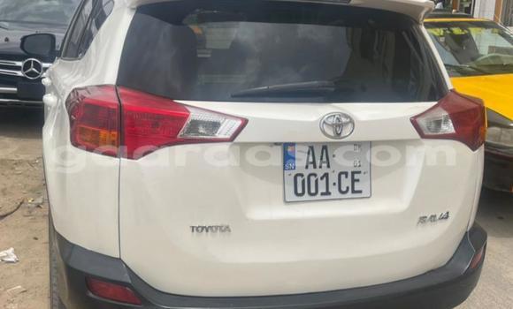 Dieundeu Occasion Toyota RAV4 White Auto in Dakar in Dakar Dieundeu Occasion Toyota RAV4 White Auto in Dakar in Dakar