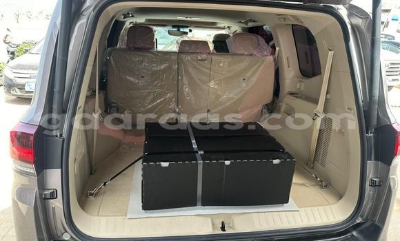 Dieundeu Occasion Toyota Land Cruiser Silver Auto in Dakar in Dakar Dieundeu Occasion Toyota Land Cruiser Silver Auto in Dakar in Dakar