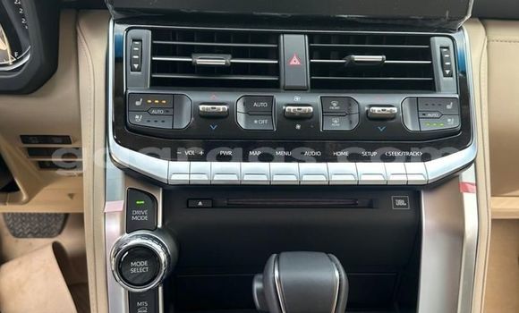 Dieundeu Occasion Toyota Land Cruiser Silver Auto in Dakar in Dakar Dieundeu Occasion Toyota Land Cruiser Silver Auto in Dakar in Dakar