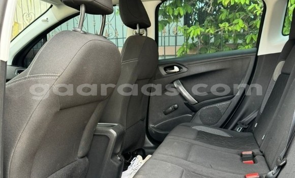 Dieundeu Occasion Peugeot 2008 Silver Auto in Dakar in Dakar Dieundeu Occasion Peugeot 2008 Silver Auto in Dakar in Dakar