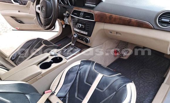 Acheter Occasion Voiture Mercedes-Benz C-Classe Blanc à Dakar, Dakar Acheter Occasion Voiture Mercedes-Benz C-Classe Blanc à Dakar, Dakar