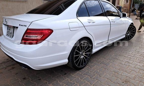 Acheter Occasion Voiture Mercedes-Benz C-Classe Blanc à Dakar, Dakar Acheter Occasion Voiture Mercedes-Benz C-Classe Blanc à Dakar, Dakar