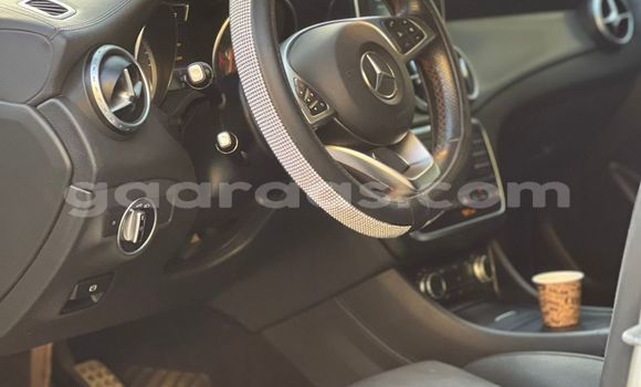 Buy Used Mercedes‒Benz GLA-klasse White Car in Dakar in Dakar Buy Used Mercedes‒Benz GLA-klasse White Car in Dakar in Dakar