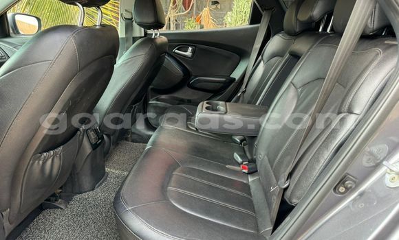 Buy Used Hyundai Tucson Silver Car in Dakar in Dakar Buy Used Hyundai Tucson Silver Car in Dakar in Dakar