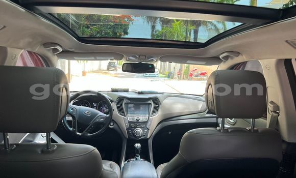 Buy Used Hyundai Santa Fe White Car in Dakar in Dakar Buy Used Hyundai Santa Fe White Car in Dakar in Dakar