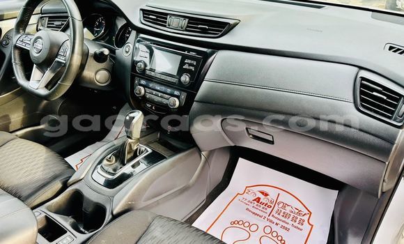 Buy Used Nissan Rogue White Car in Dakar in Dakar Buy Used Nissan Rogue White Car in Dakar in Dakar