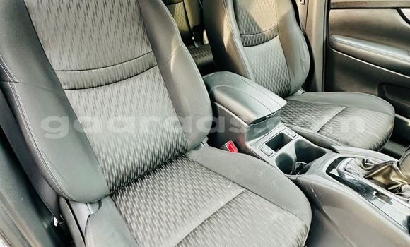 Buy Used Nissan Rogue White Car in Dakar in Dakar Buy Used Nissan Rogue White Car in Dakar in Dakar