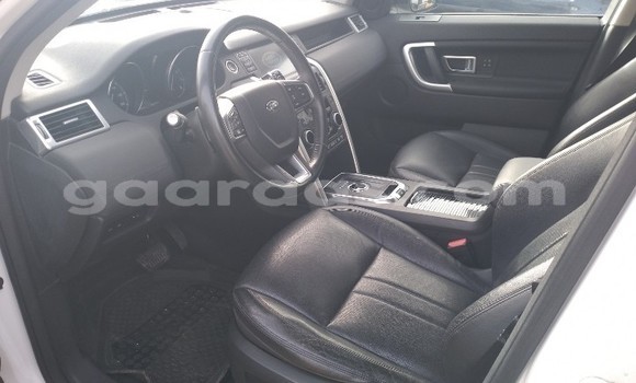 Dieundeu Occasion Land Rover Discovery Sport White Auto in Dakar in Dakar Dieundeu Occasion Land Rover Discovery Sport White Auto in Dakar in Dakar