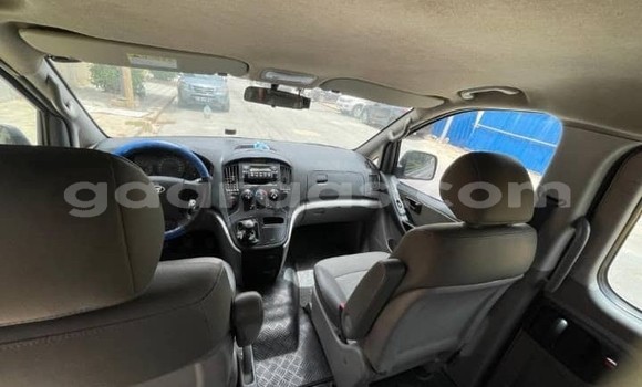 Buy Used Hyundai Starex Silver Car in Dakar in Dakar Buy Used Hyundai Starex Silver Car in Dakar in Dakar