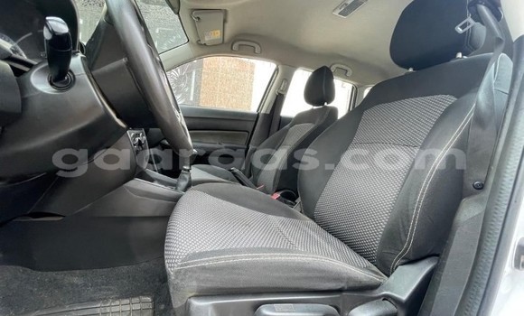 Buy Used Suzuki Vitara White Car in Dakar in Dakar Buy Used Suzuki Vitara White Car in Dakar in Dakar