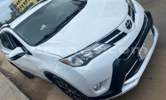 Acheter Occasion Voiture Toyota RAV4 Blanc à Dakar, Dakar Acheter Occasion Voiture Toyota RAV4 Blanc à Dakar, Dakar
