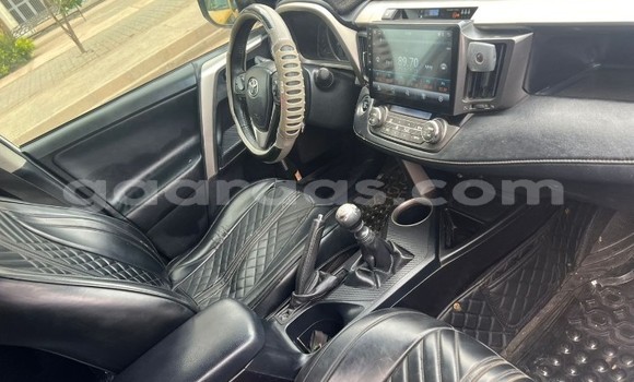 Acheter Occasion Voiture Toyota RAV4 Blanc à Dakar, Dakar Acheter Occasion Voiture Toyota RAV4 Blanc à Dakar, Dakar