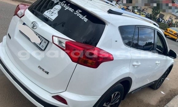 Acheter Occasion Voiture Toyota RAV4 Blanc à Dakar, Dakar Acheter Occasion Voiture Toyota RAV4 Blanc à Dakar, Dakar