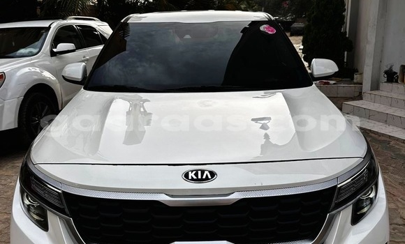 Buy Used Kia Stonic White Car in Dakar in Dakar