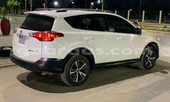 Dieundeu Occasion Toyota RAV4 White Auto in Dakar in Dakar Dieundeu Occasion Toyota RAV4 White Auto in Dakar in Dakar