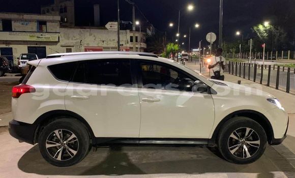 Dieundeu Occasion Toyota RAV4 White Auto in Dakar in Dakar Dieundeu Occasion Toyota RAV4 White Auto in Dakar in Dakar