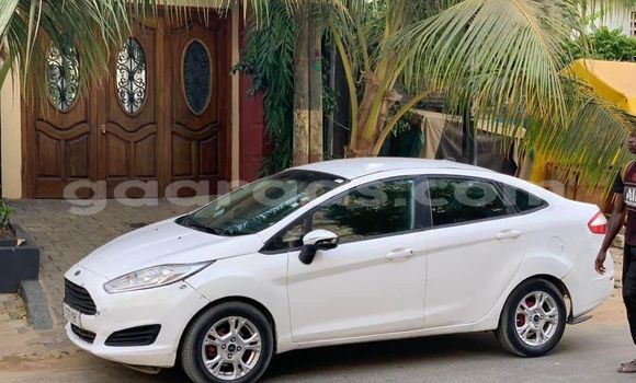 Buy Used Ford Fiesta White Car in Dakar in Dakar
