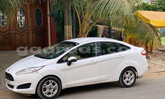 Acheter Occasion Voiture Ford Fiesta Blanc à Dakar, Dakar Acheter Occasion Voiture Ford Fiesta Blanc à Dakar, Dakar