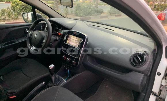 Acheter Occasion Voiture Renault Clio Blanc à Dakar, Dakar Acheter Occasion Voiture Renault Clio Blanc à Dakar, Dakar