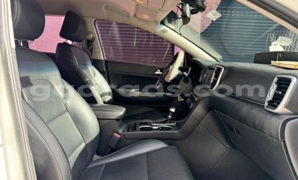 Buy Used Kia Sportage White Car in Dakar in Dakar Buy Used Kia Sportage White Car in Dakar in Dakar
