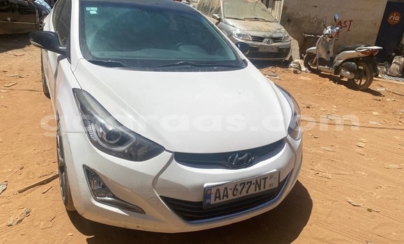 Dieundeu Occasion Hyundai Avante White Auto in Dakar in Dakar