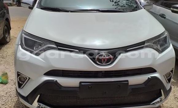 Buy Used Toyota RAV4 White Car in Dakar in Dakar Buy Used Toyota RAV4 White Car in Dakar in Dakar