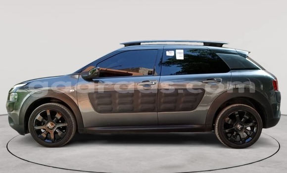 Buy Used Citroen C4 Cactus Green Car in Dakar in Dakar Buy Used Citroen C4 Cactus Green Car in Dakar in Dakar