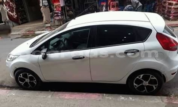 Acheter Occasion Voiture Ford Fiesta Blanc à Dakar, Dakar Acheter Occasion Voiture Ford Fiesta Blanc à Dakar, Dakar