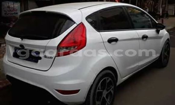 Acheter Occasion Voiture Ford Fiesta Blanc à Dakar, Dakar Acheter Occasion Voiture Ford Fiesta Blanc à Dakar, Dakar